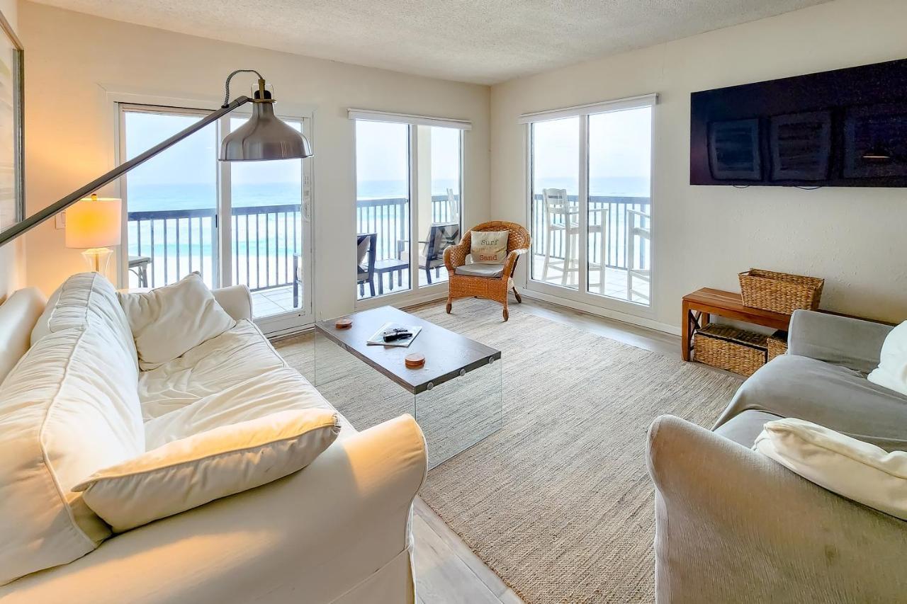 Apartment Pinnacle Port Pleasures, B2405