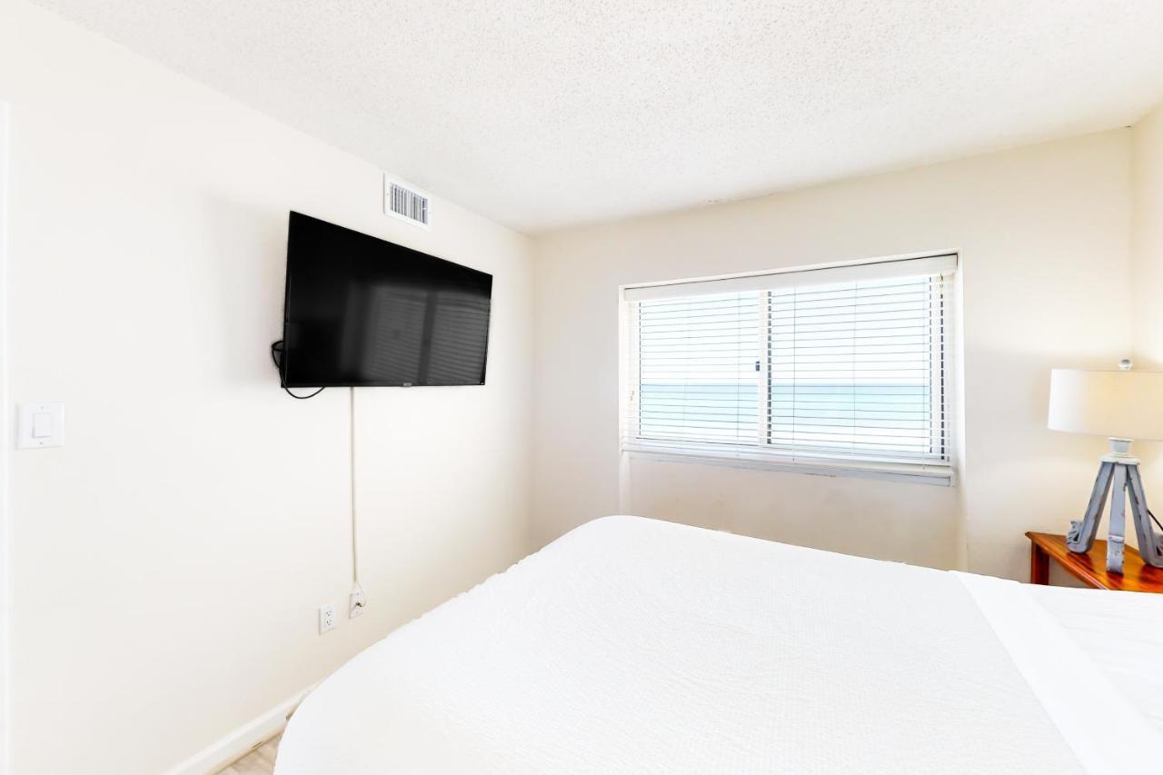 Apartment Pinnacle Port Pleasures, B2405