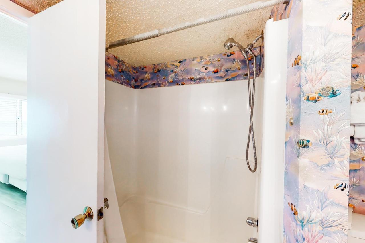Apartment Pinnacle Port Pleasures, B2405