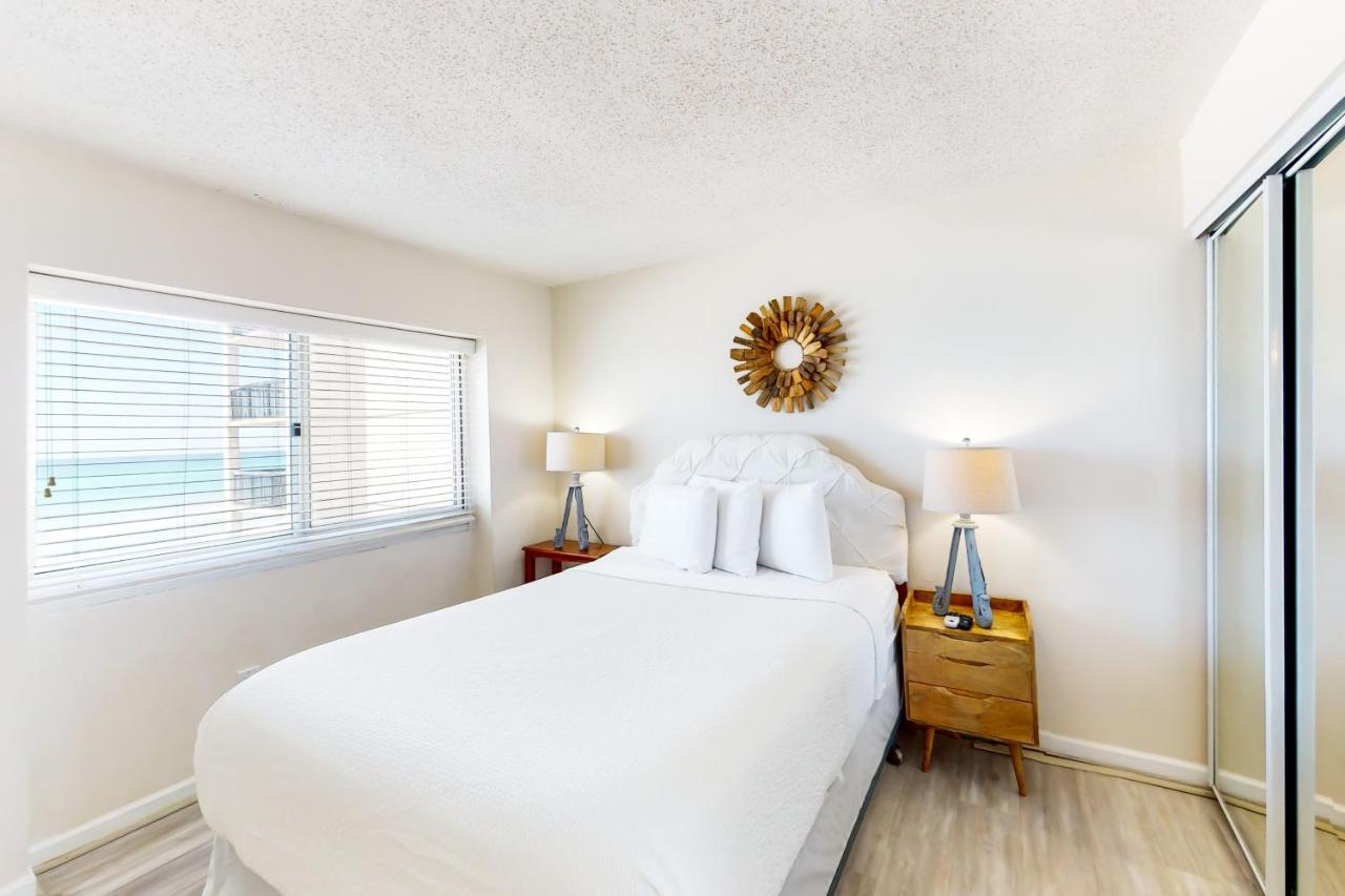 Apartment Pinnacle Port Pleasures, B2405 *